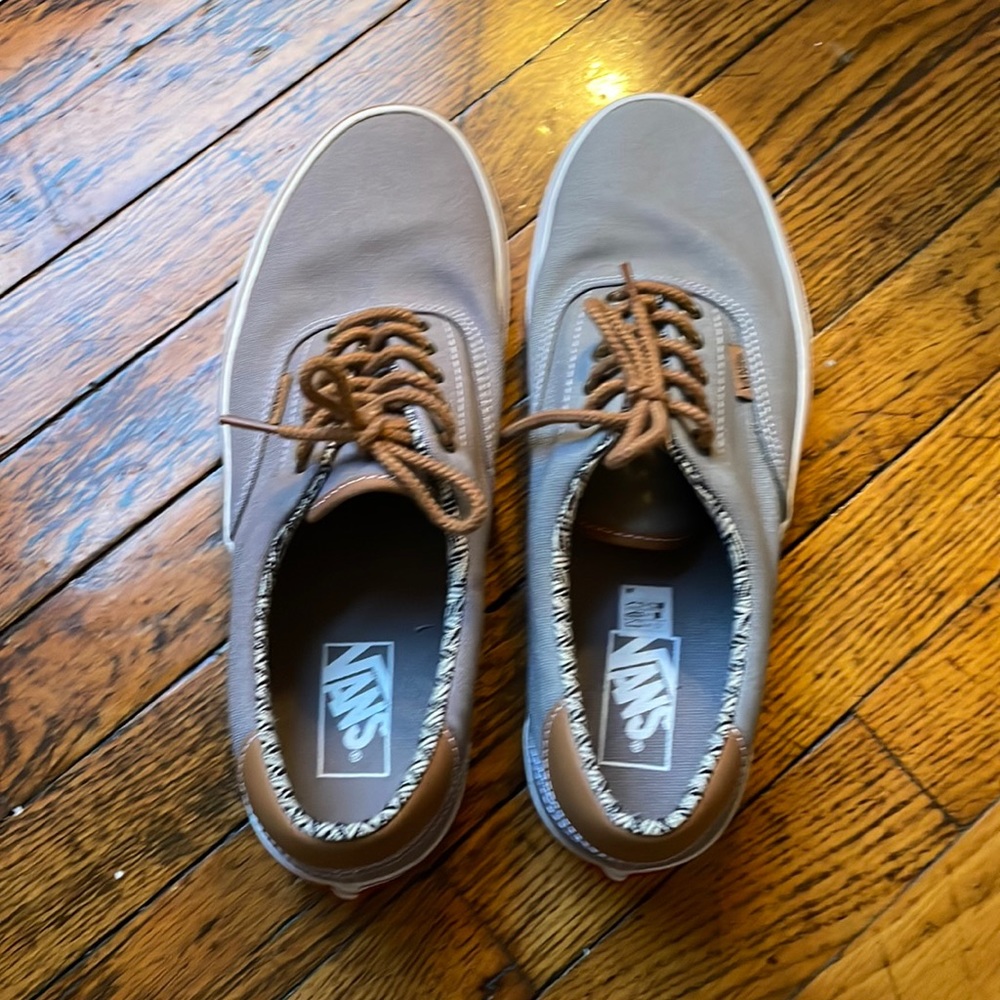 Brand New Vans Grey Lace Up sneakers - 11 men’s